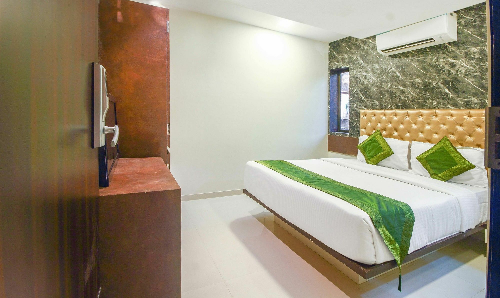Treebo Blue Moon Powai Hotel Mumbai Exterior photo