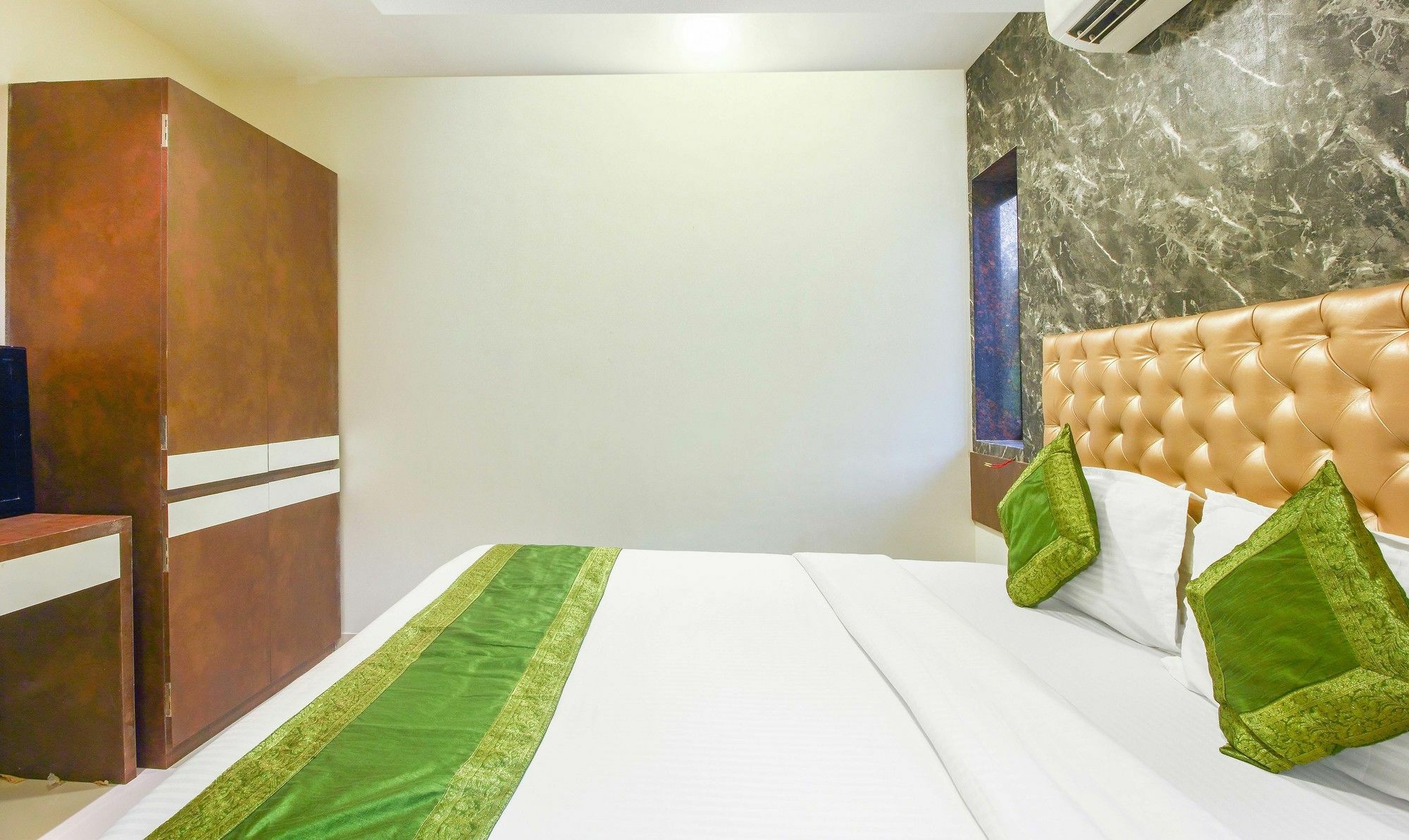 Treebo Blue Moon Powai Hotel Mumbai Exterior photo